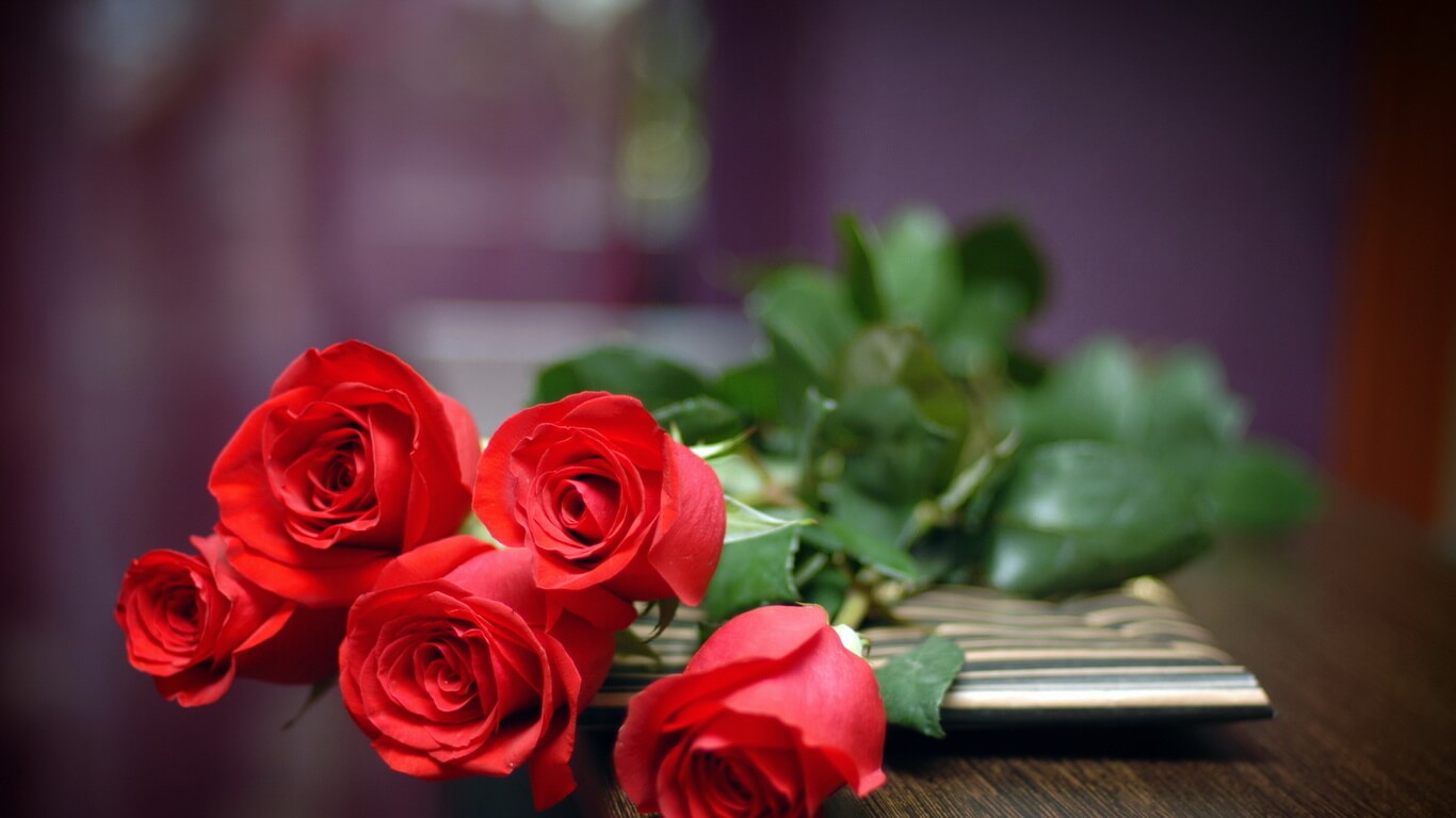 Доставка роз букетов цветов на дом курьером в Минске и Минском районе
