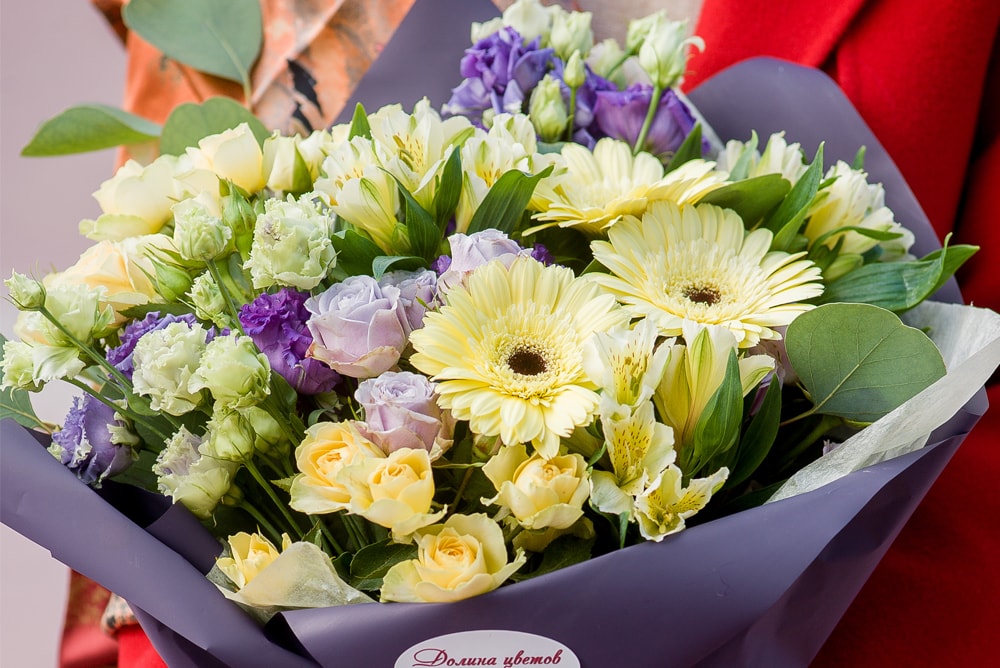 Цветы для мамы 14 октября, купить букет на День матери Минск